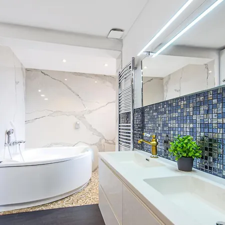 With Panoramic Sea View & Private Pool & Monaco 로퀴에브륀캡마르탱